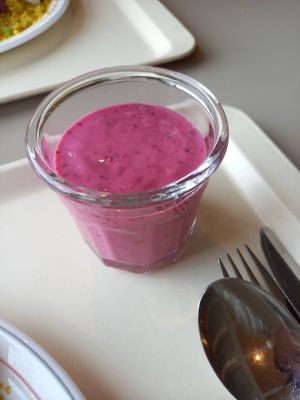 Vegane Hafercreme mit Beeren at Mensa Am Hubland in Wurzburg