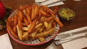 Zweierlei, the plate is huge. at platt und belegt in Munich