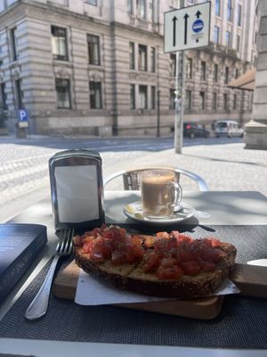 Scene 2   at Metro da Trindade in Porto