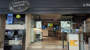 Inside seating at La Tasca de Don José Plaza del Castillo in Pamplona