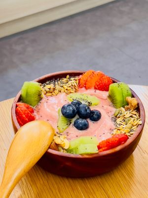 Raspberry is so good, amazing bowl, highly recommendation at Smoothie Lab in Ho Chi Minh City