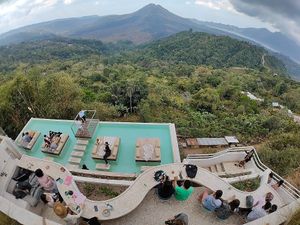 alfresco dining. 
can dine on small too.  at Paperhills in Kintamani