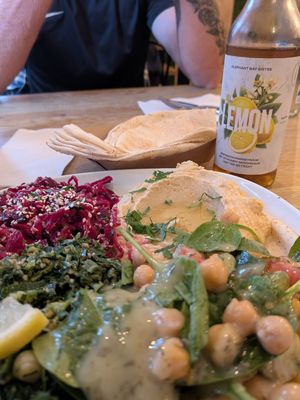 Vorspeisenteller: choose 4 entrees and get a meal out of it at Habeez - Werden in Essen