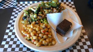 broccoli and mushroom entree with curried chickpea and carob cheesecake at Raw Food Express in Las Vegas