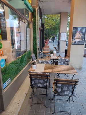 Outdoor area at Kto To Zjadł in Warsaw