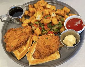 Chickun & waffles w/ crispy breakfast potatoes✨delicious  #Veganuary at Crossroads Kitchen in Los Angeles