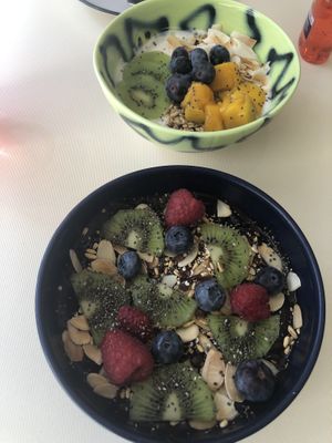 Vegan bowls with fruit  at Oatis in London