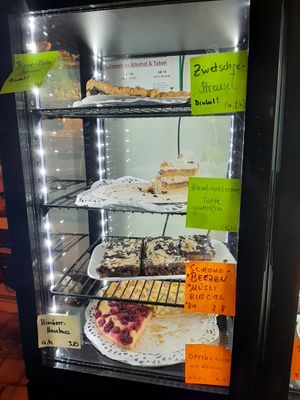 Cake 🤤 at Cafe Harvest in Vienna