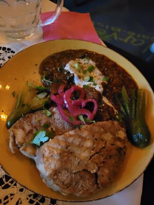 Rahmgulasch mit Serviettenknödel at Cafe Harvest in Vienna