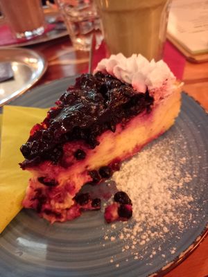Heidelbeer Topfen Torte vegan at Cafe Harvest in Vienna