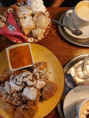  at Cafe Harvest in Vienna