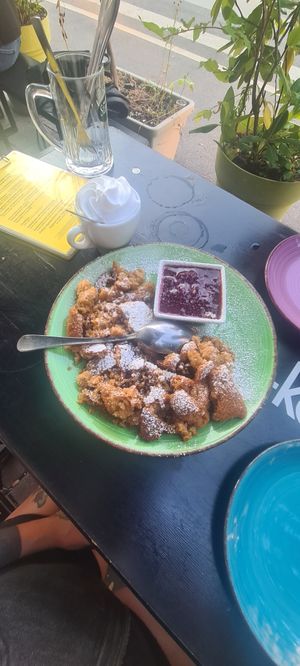  at Cafe Harvest in Vienna