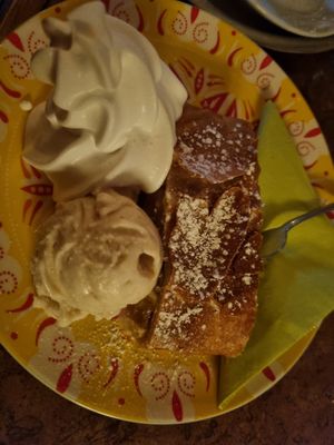 Apple strudel at Cafe Harvest in Vienna