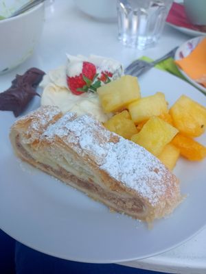  at Cafe Harvest in Vienna