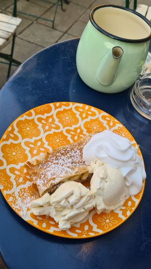  at Cafe Harvest in Vienna