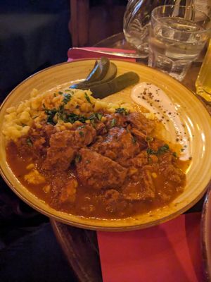 Gulasch mit Spätzle at Cafe Harvest in Vienna