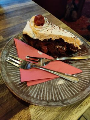  at Cafe Harvest in Vienna