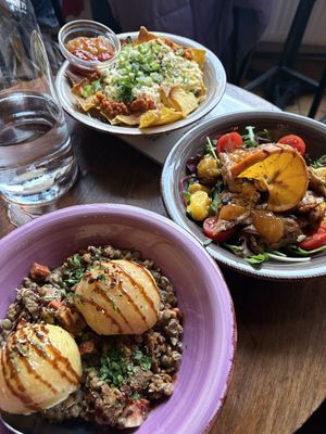 Lentil stew, nachos, mango salad   at Cafe Harvest in Vienna