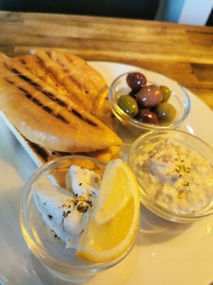 Vorspeisen Mediterran at Cafe Harvest in Vienna