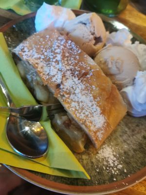 Apfelstrudel at Cafe Harvest in Vienna
