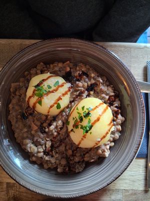  at Cafe Harvest in Vienna