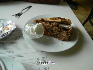 A delicious vegan apple dessert at Cafe Harvest in Vienna