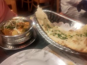Vindi Masala with Garlic nan at Karishma Indian and Nepali Restaurant - インド料理 カリスマ in Nagoya