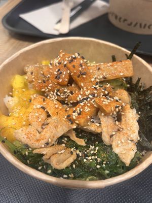 Mango y wakame   at Koa Poke Vialia Vigo in Vigo