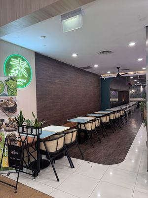 Seating   at Veggie House 一芳 - HarbourFront in Central Singapore