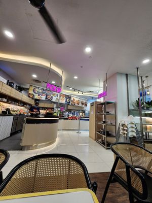 Cashier at Veggie House 一芳 - HarbourFront in Central Singapore