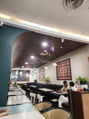 Tables at Veggie House 一芳 - HarbourFront in Central Singapore