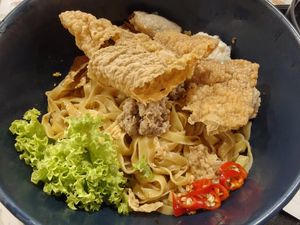 Mee pok dry at Veggie House 一芳 - HarbourFront in Central Singapore