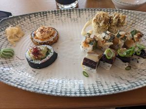 Assortiment de makis at Bloom Sushi - Batignolles  in Paris