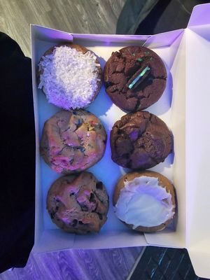 Box of 6 at MidnighTreats in Alexandria