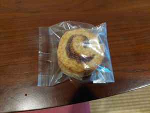Local cinnamon roll at Midoriya in Kanazawa