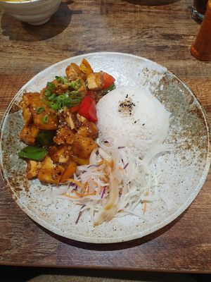 Black Pepper Tofu (vg) Stir fried Japanese black pepper sauce with sliced onions, bell peppers, garlic served with rice #Veganuary at Zumuku Sushi in Wilmslow