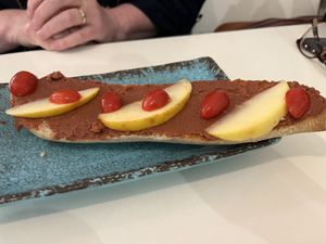 Vegana Hummus Tomate y Manzana  at DCS Gastro Cafe in Granada