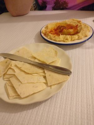 Hummus at Sabores do Sebouh in Porto