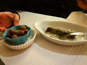 Rolinho de couve e azeitonas at Sabores do Sebouh in Porto