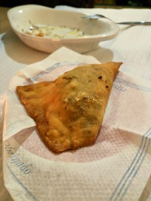 Chamuça de espinafres at Sabores do Sebouh in Porto