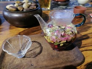 flower tea at San Shan Shu Yan - 三山小筑素食茶餐厅 in Lanzhou