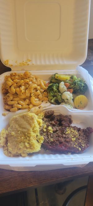 "Ya'll bettah come get you one of these" at Nate & Natalia's in Tallahassee