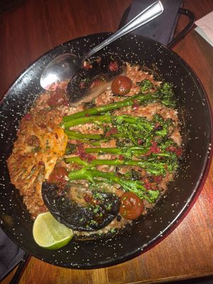 Vegan Paella (flash) at La Farola in North London