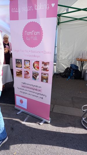 veganmania: baked goods @nomnombymelli at Vegane Gesellschaft Österreich in Vienna