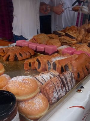 veganmania: bakes goods @berndswelt at Vegane Gesellschaft Österreich in Vienna