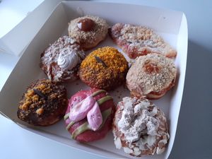 Caramel chai with coconut flakes. 
Orange chocolate. Matcha strawberry.
Banoffee: banana, cookie crumbs and caramel. Almond croissant. at Round Kamppi Café in Helsinki