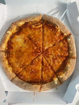 Uneven cutting😄  at Papa John's in Seoul