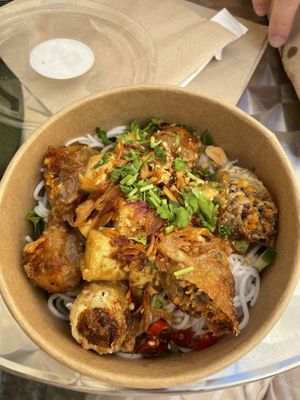 Vegan Boon (tofu and vegan spring rolls with rice vermicelli)   at MamaBoon in Antibes