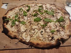 Vegan option - Champions, rucola, onions, walnut at Mama Bubbele in Strasbourg