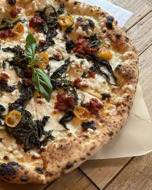 𝐅𝐫𝐢𝐚𝐫𝐞𝐥𝐥𝐢 - White base with Mozzarella (vegan), Friarelli (Italian broccoli), Vegan n’duia, yellow semi-dried Tomatoes, red chilli and fresh Basil   at Pizza by Vinnie - The Oil Basin Brewhouse in Worcester